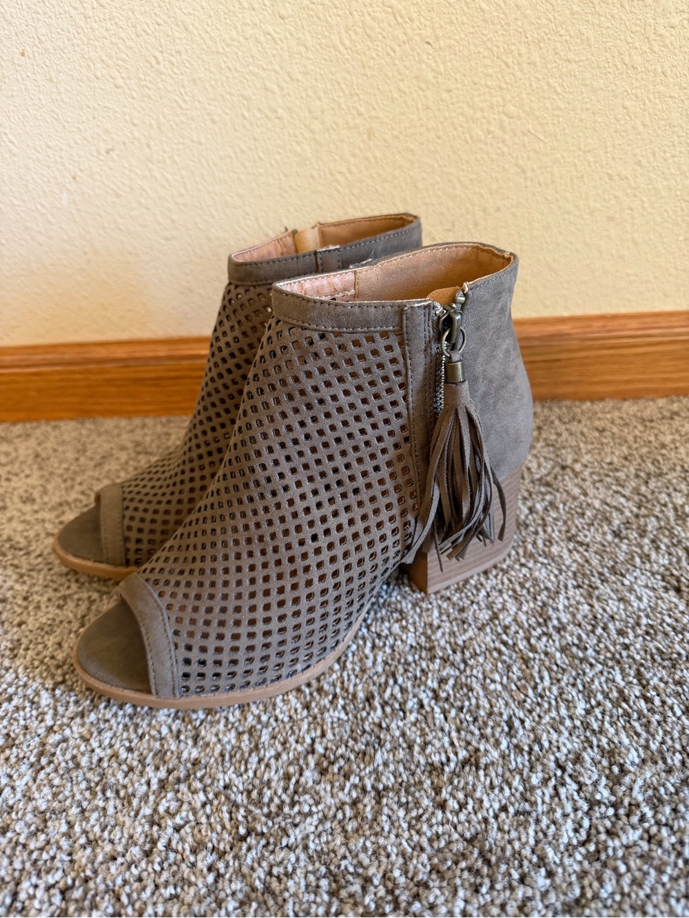Women's Fall Taupe Peep-Toe Perforated Ankle Bootie with Tassel Size 6.5